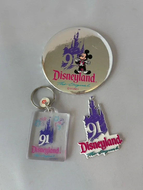 Vintage Disneyland 1991 Commemorative Pin Button, Magnet & Keychain Lot Disney - Picture 4 of 11